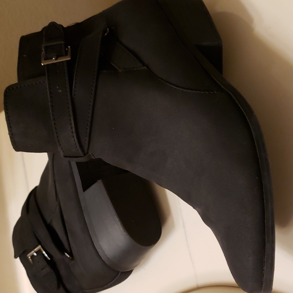 Jaclyn Smith Women's Amadora Black Ankle Bootie